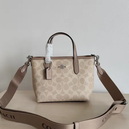 コーチ ハンドバッグ