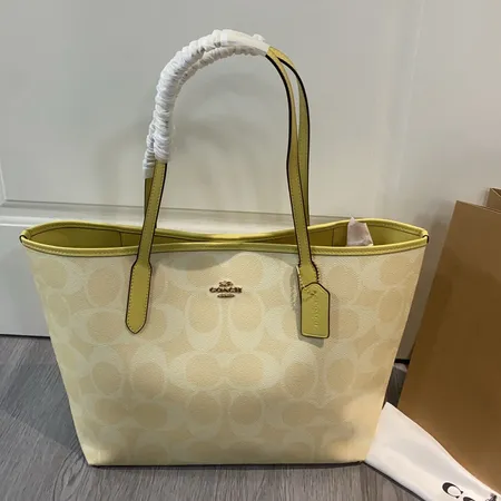 コーチ ハンドバッグ