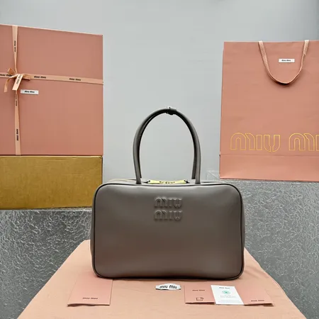 ミュウミュウ ハンドバッグ