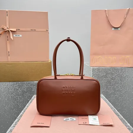 ミュウミュウ ショルダーバッグ