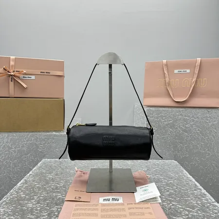 フェラガモ ショルダーバッグ