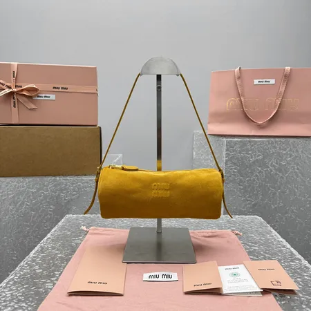 フェラガモ ショルダーバッグ