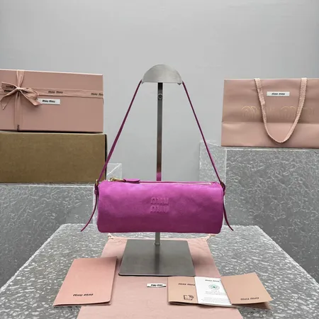 フェラガモ ショルダーバッグ