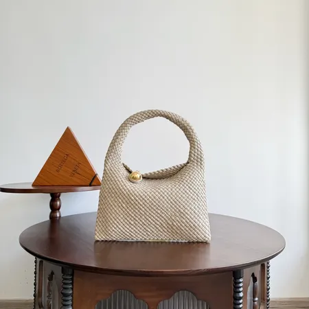 ボッテガ ヴェネタ ハンドバッグ