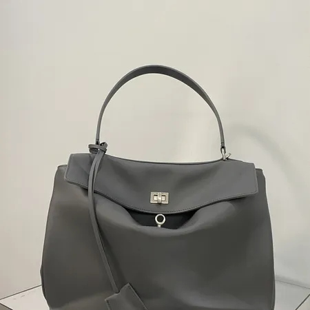 ジバンシィ ハンドバッグ