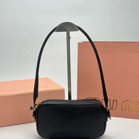 ミュウミュウ ショルダーバッグ