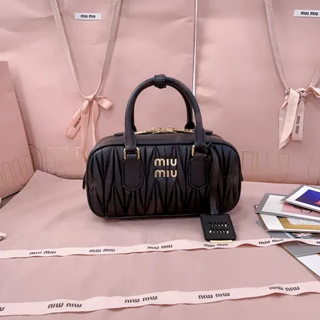 ミュウミュウ ハンドバッグ