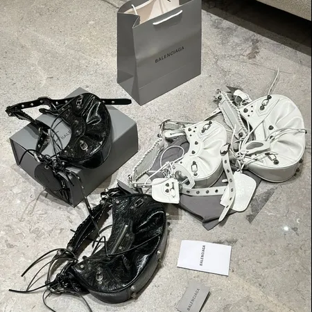 バレンシアガ ショルダーバッグ