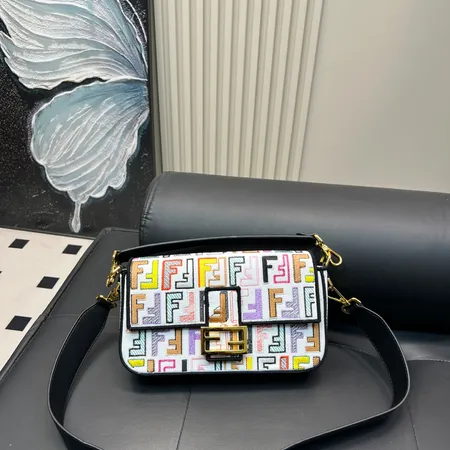 フェンディ ハンドバッグ