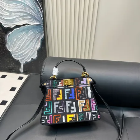 フェンディ ハンドバッグ