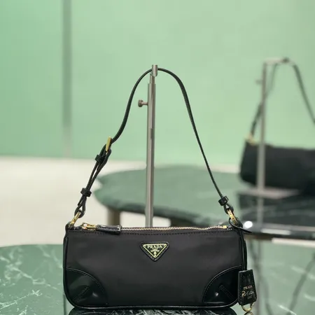 プラダ ショルダーバッグ