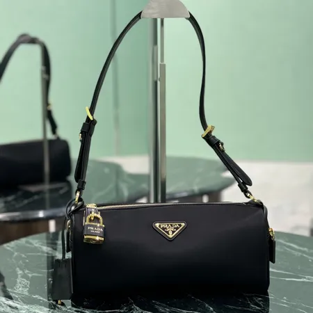 プラダ ショルダーバッグ
