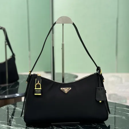 プラダ ショルダーバッグ