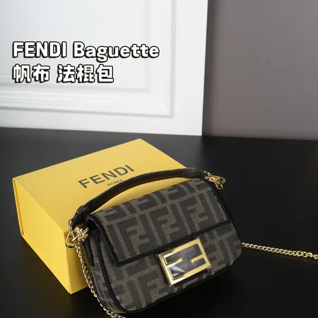 フェンディ ショルダーバッグ