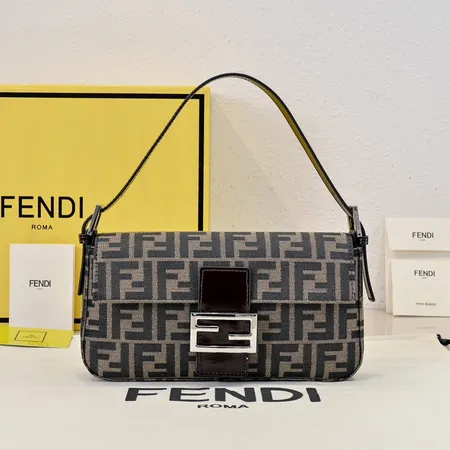 フェンディ ハンドバッグ