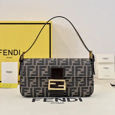 フェンディ ハンドバッグ