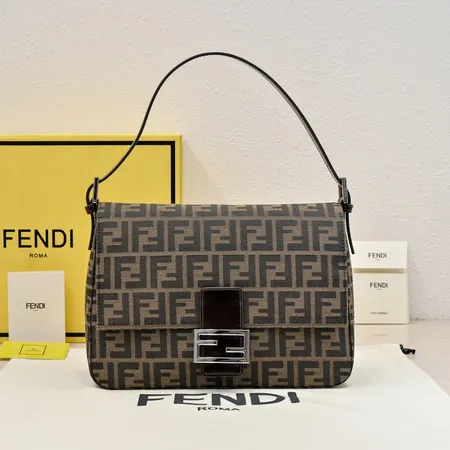 フェンディ ハンドバッグ