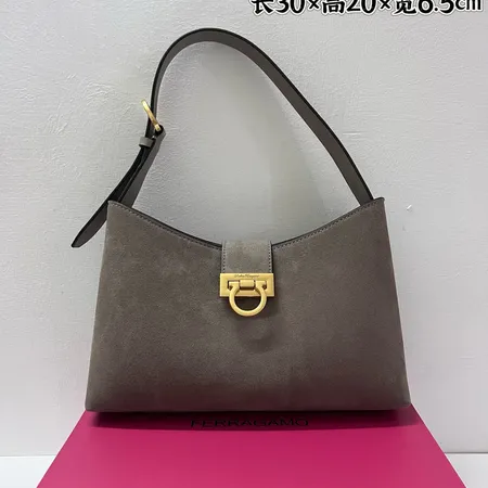 ヴァレンティノ ショルダーバッグ