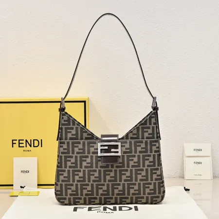 フェンディ ハンドバッグ