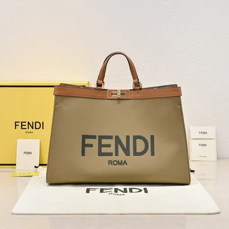 フェンディ ハンドバッグ