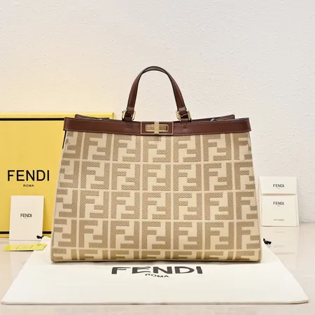 フェンディ ハンドバッグ