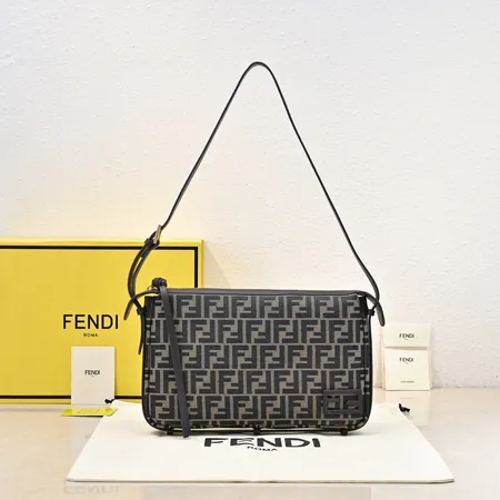 フェンディ ハンドバッグ