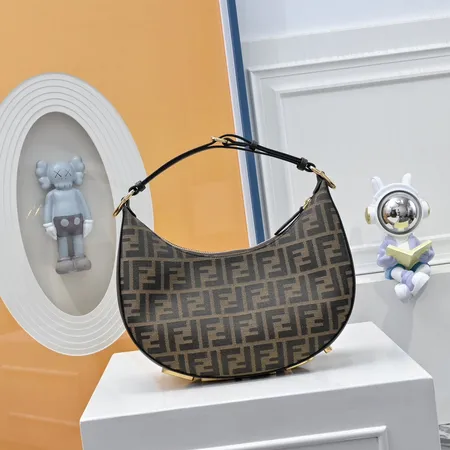 フェンディ ハンドバッグ