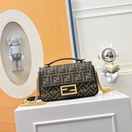 フェンディ ショルダーバッグ