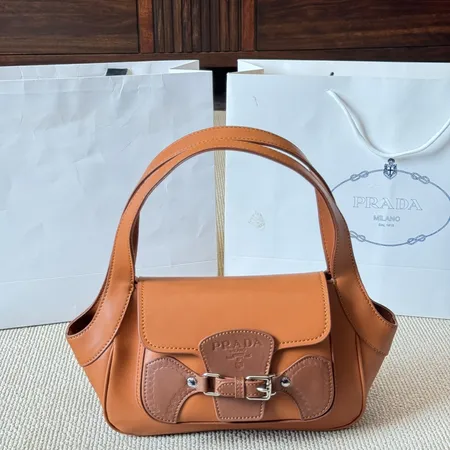 プラダ ハンドバッグ