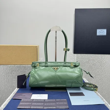 プラダ ショルダーバッグ