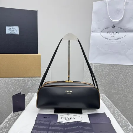 プラダ ショルダーバッグ