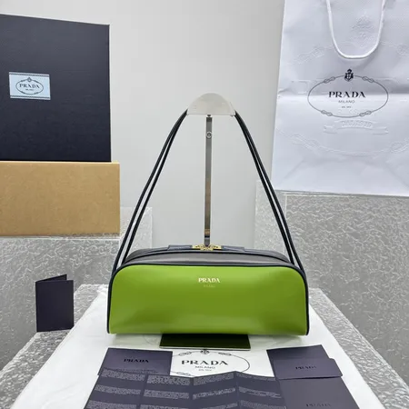 プラダ ショルダーバッグ