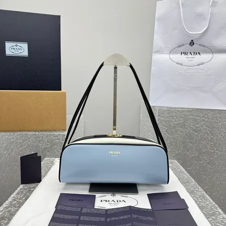 プラダ ショルダーバッグ