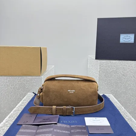 プラダ ショルダーバッグ