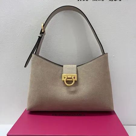 ヴァレンティノ ショルダーバッグ