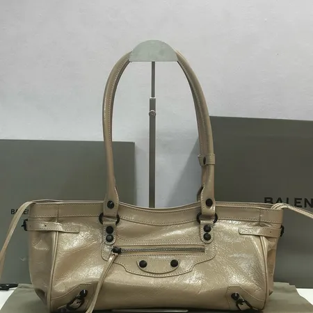 バレンシアガ ショルダーバッグ