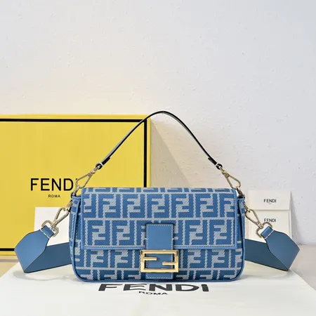 フェンディ ショルダーバッグ