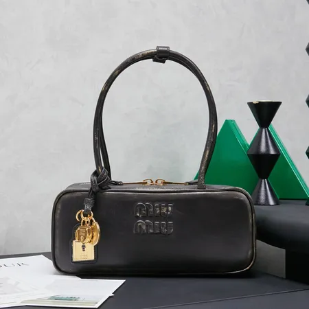 ミュウミュウ ハンドバッグ