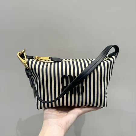 ミュウミュウ ハンドバッグ