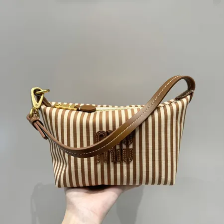 ミュウミュウ ハンドバッグ