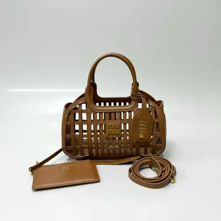 ミュウミュウ ハンドバッグ