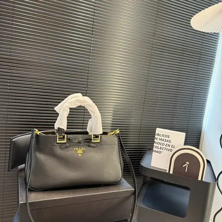 プラダ ハンドバッグ