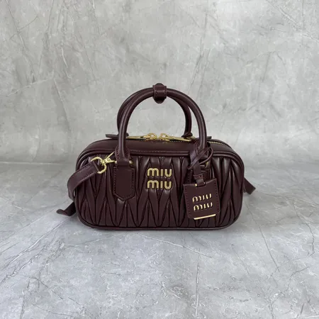 ミュウミュウ ハンドバッグ