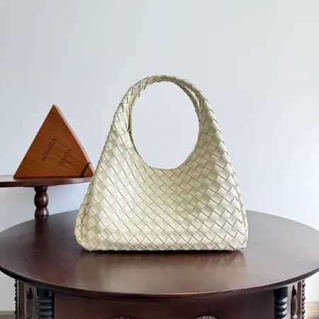 ボッテガ ヴェネタ ハンドバッグ