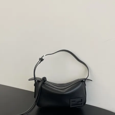 フェンディ ショルダーバッグ
