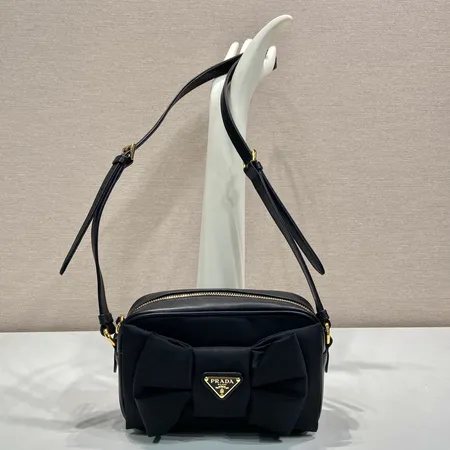 プラダ ショルダーバッグ
