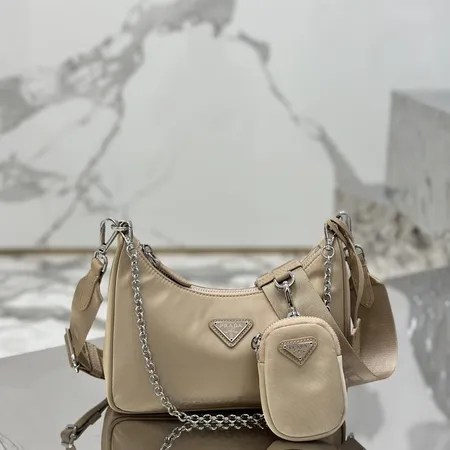 プラダ ショルダーバッグ