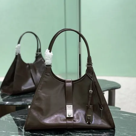 プラダ ショルダーバッグ