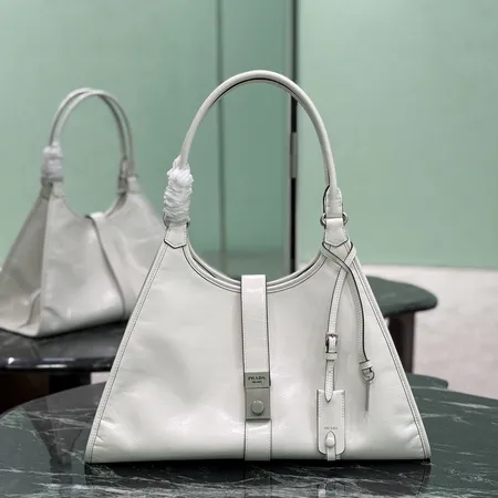 プラダ ショルダーバッグ