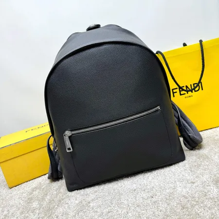 フェンディ ショルダーバッグ